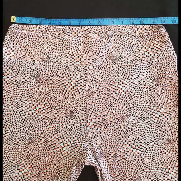 LulaRoe Leggings size Tall & Curvy - Picture 6 of 7